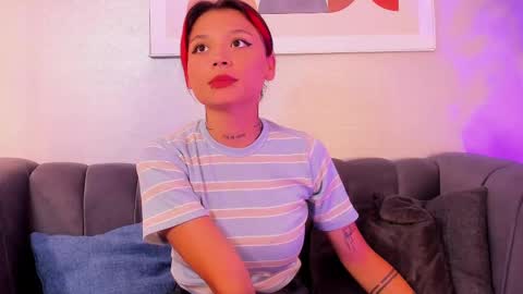 Snapshot of emmaduff_ chatting on 8, 10, 2025 online show from 8, 10, 2025