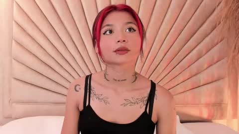 Snapshot of emmaduff_ chatting on 25, 10, 2025 online show from 25, 10, 2025