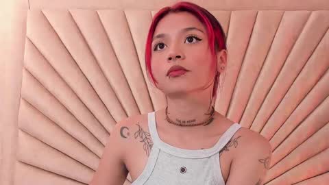 Snapshot of emmaduff_ chatting on 27, 10, 2025 online show from 27, 10, 2025