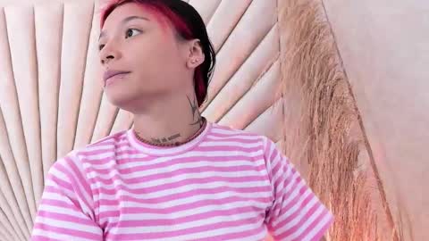 Snapshot of emmaduff_ chatting on 29, 10, 2025 online show from 29, 10, 2025