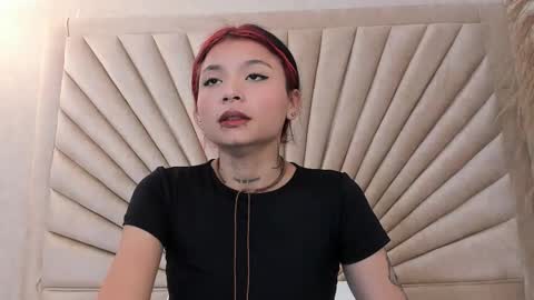 Snapshot of emmaduff_ chatting on 1, 11, 2025 online show from 1, 11, 2025