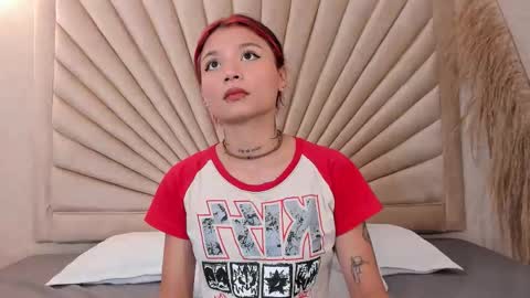 Snapshot of emmaduff_ chatting on 4, 11, 2025 online show from 4, 11, 2025