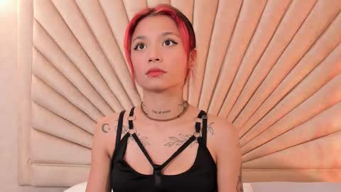 Snapshot of emmaduff_ chatting on 5, 11, 2025 online show from 5, 11, 2025