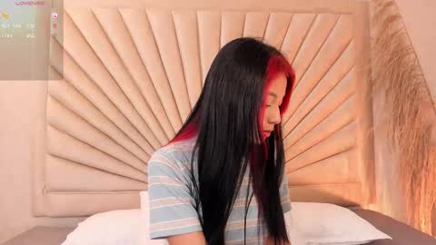 Snapshot of emmaduff_ chatting on 6, 11, 2025 online show from 6, 11, 2025