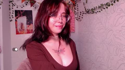 Snapshot of emmae__ chatting on 13, 10, 2025 Emma online show from 13, 10, 2025