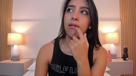 emmaespencer  online show from 30, 4, 2026