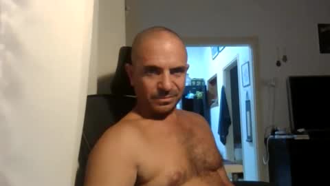 Snapshot of emmagold123 chatting on 31, 10, 2025 Ariel online show from 31, 10, 2025