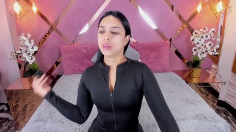 Snapshot of emmahill1 chatting on 20, 12, 2024 EMMA HILL online show from 20, 12, 2024