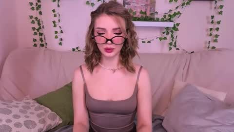 Snapshot of emmakeam_ chatting on 10, 9, 2025 Emma online show from 10, 9, 2025