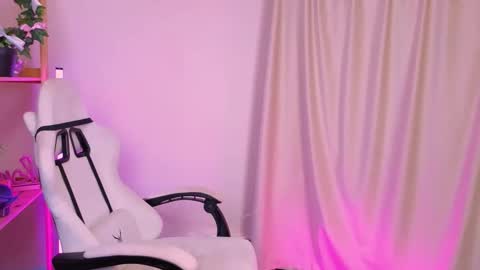 Emma online show from 7, 10, 2025