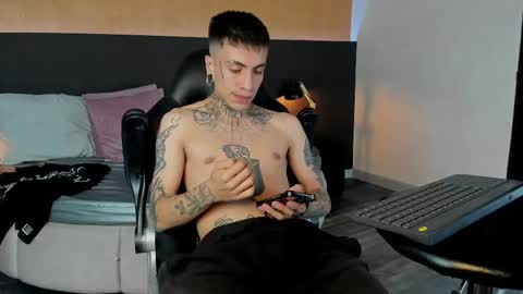 Snapshot of emmanuel_top chatting on 24, 2, 2025 online show from 24, 2, 2025