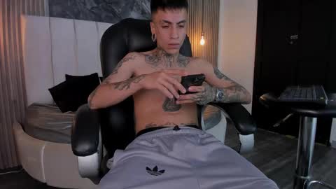 Snapshot of emmanuel_top chatting on 25, 2, 2025 online show from 25, 2, 2025