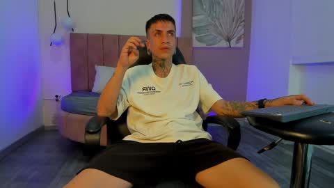 Snapshot of emmanuel_top chatting on 27, 2, 2025 online show from 27, 2, 2025