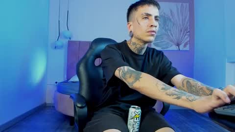 Snapshot of emmanuel_top chatting on 28, 2, 2025 online show from 28, 2, 2025
