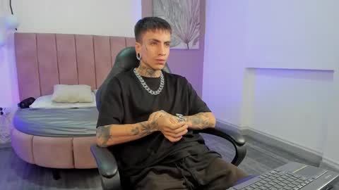 Snapshot of emmanuel_top chatting on 9, 3, 2025 online show from 9, 3, 2025
