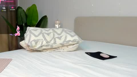 Snapshot of emmanuelleee chatting on 1, 4, 2026 emmanuelleee online show from 1, 4, 2026