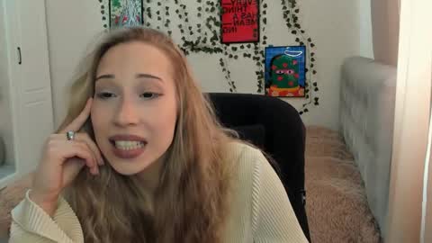 Snapshot of emmarayder chatting on 8, 6, 2026 Emma online show from 8, 6, 2026