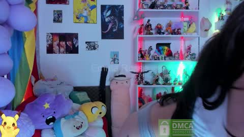 Snapshot of emmarosse11 chatting on 19, 11, 2025 Emma online show from 19, 11, 2025