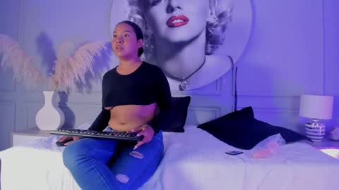 Snapshot of emmasandoval_ chatting on 30, 9, 2025 Emma online show from 30, 9, 2025