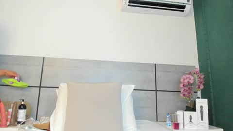 Snapshot of emmasmithh2 chatting on 30, 12, 2024 Emma online show from 30, 12, 2024