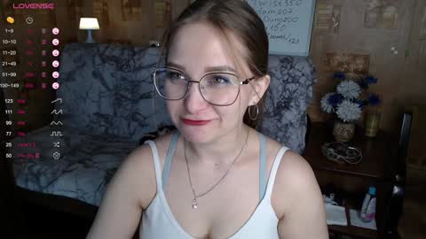 Snapshot of emmatiny chatting on 4, 12, 2024 Mia online show from 4, 12, 2024