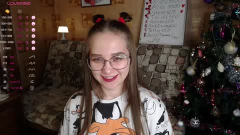 Snapshot of emmatiny chatting on 13, 12, 2024 Mia online show from 13, 12, 2024