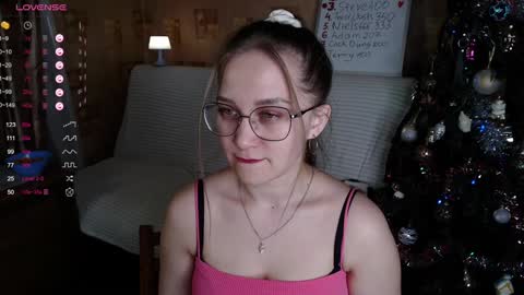 Snapshot of emmatiny chatting on 20, 12, 2024 Mia online show from 20, 12, 2024