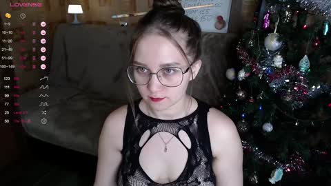 Snapshot of emmatiny chatting on 30, 12, 2024 Mia online show from 30, 12, 2024