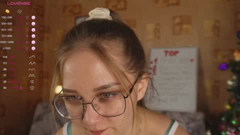 Snapshot of emmatiny chatting on 14, 1, 2025 Mia online show from 14, 1, 2025