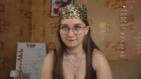 Snapshot of emmatiny chatting on 7, 2, 2025 Mia online show from 7, 2, 2025