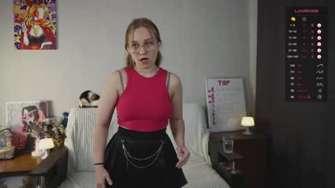 Snapshot of emmatiny chatting on 11, 9, 2025 Mia online show from 11, 9, 2025