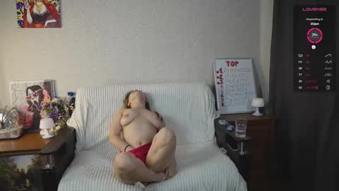 Snapshot of emmatiny chatting on 18, 9, 2025 Mia online show from 18, 9, 2025