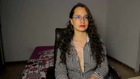 Emma Torres online show from 1, 3, 2025