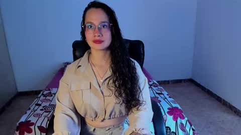 Emma Torres online show from 1, 3, 2025