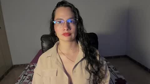 Emma Torres online show from 2, 3, 2025