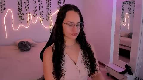 Emma Torres online show from 15, 10, 2025