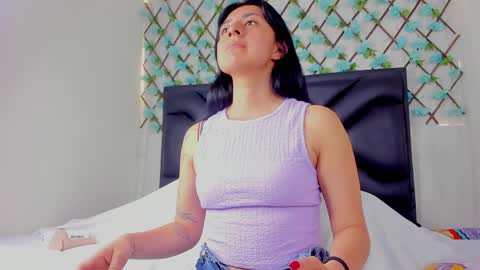 Snapshot of emmawillliams chatting on 5, 4, 2026 Emma online show from 5, 4, 2026