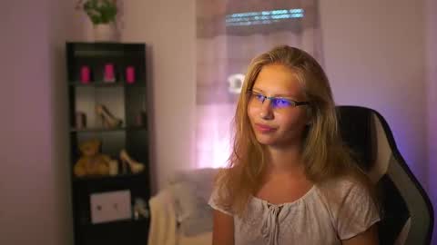 Snapshot of emmie_murray chatting on 26, 9, 2025 Emmie online show from 26, 9, 2025