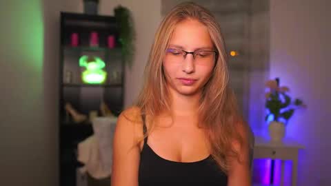 Snapshot of emmie_murray chatting on 3, 10, 2025 Emmie online show from 3, 10, 2025