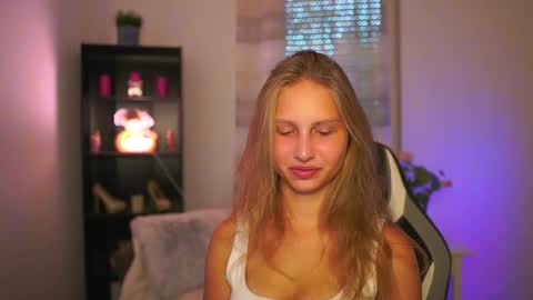 Snapshot of emmie_murray chatting on 9, 10, 2025 Emmie online show from 9, 10, 2025