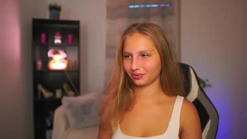 Snapshot of emmie_murray chatting on 17, 10, 2025 Emmie online show from 17, 10, 2025