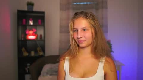 Snapshot of emmie_murray chatting on 31, 10, 2025 Emmie online show from 31, 10, 2025