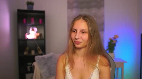 Snapshot of emmie_murray chatting on 12, 3, 2026 Emmie online show from 12, 3, 2026