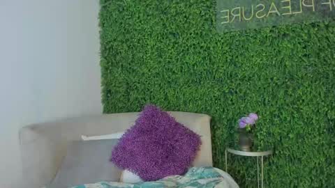 Emmiily online show from 2, 1, 2025