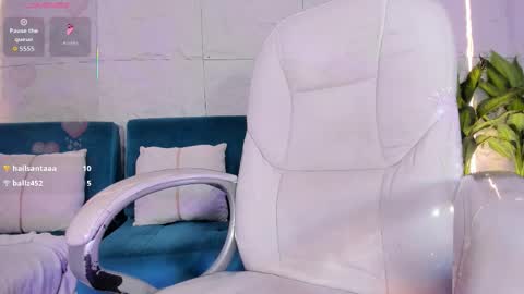 Snapshot of emmilyevanss chatting on 3, 2, 2026 Emmily online show from 3, 2, 2026