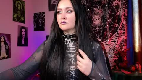 Emmy Bright     50  online show from 18, 5, 2026