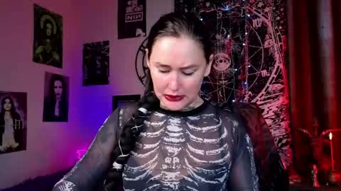 Emmy Bright     50  online show from 22, 5, 2026