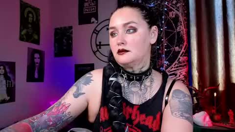 Emmy Bright     50  online show from 25, 5, 2026
