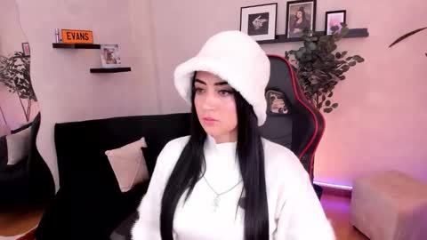 Emmy Evans  online show from 6, 11, 2025