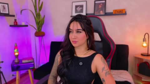 Snapshot of emmyevans1 chatting on 5, 2, 2026 Emmy Evans online show from 5, 2, 2026